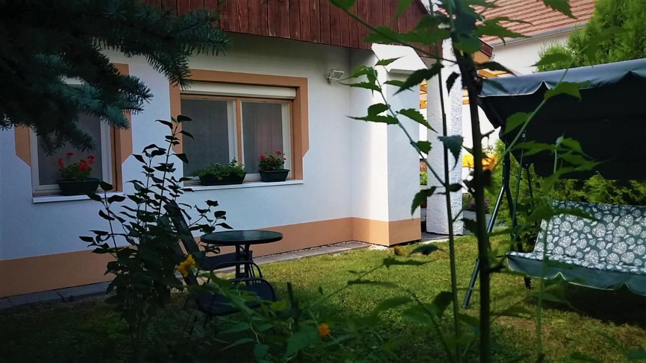 Hotel Julia Vendeghaz Sarrod Zewnętrze zdjęcie