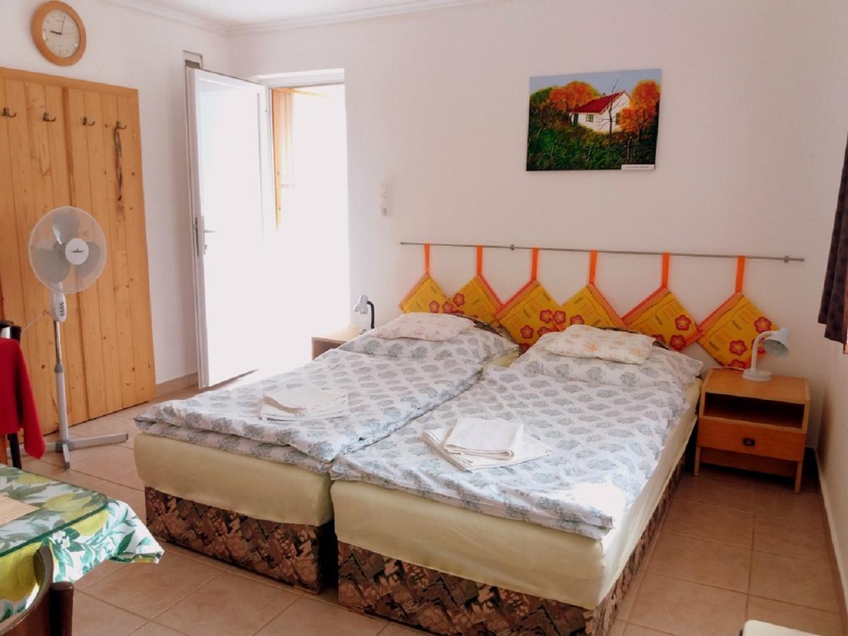 Hotel Julia Vendeghaz Sarrod Zewnętrze zdjęcie