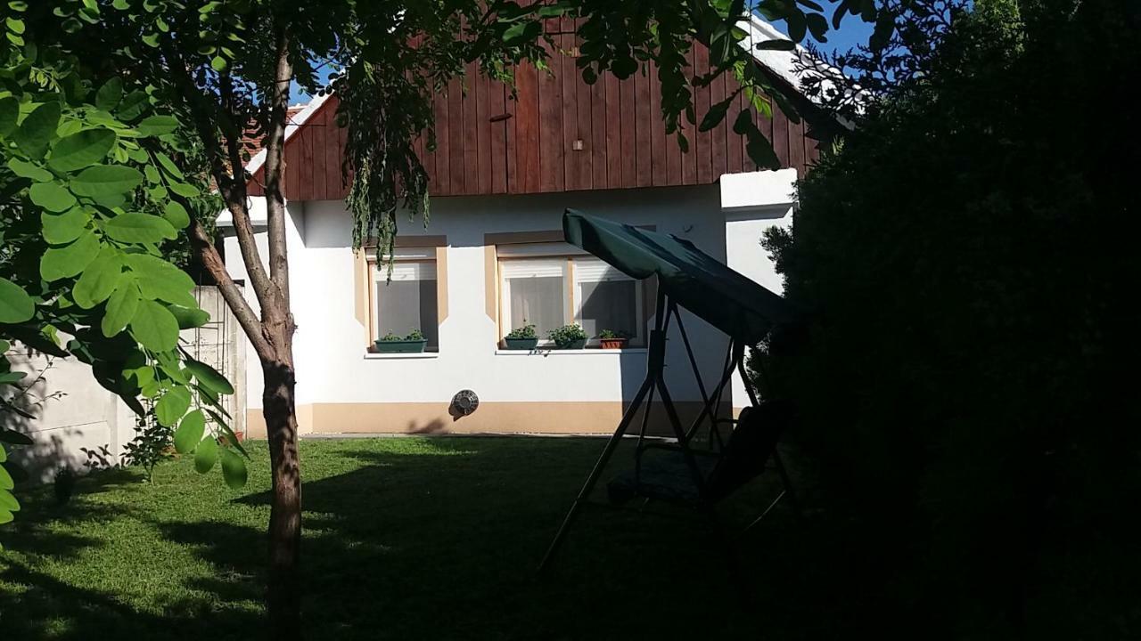 Hotel Julia Vendeghaz Sarrod Zewnętrze zdjęcie