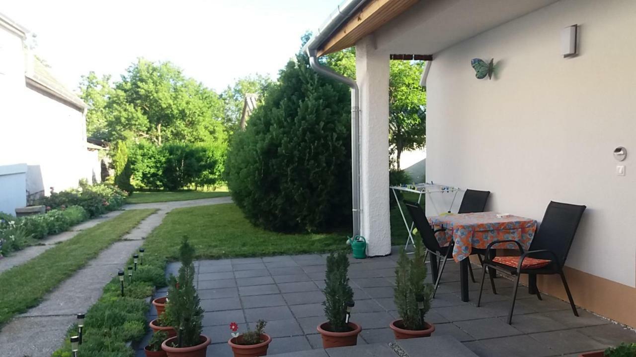 Hotel Julia Vendeghaz Sarrod Zewnętrze zdjęcie